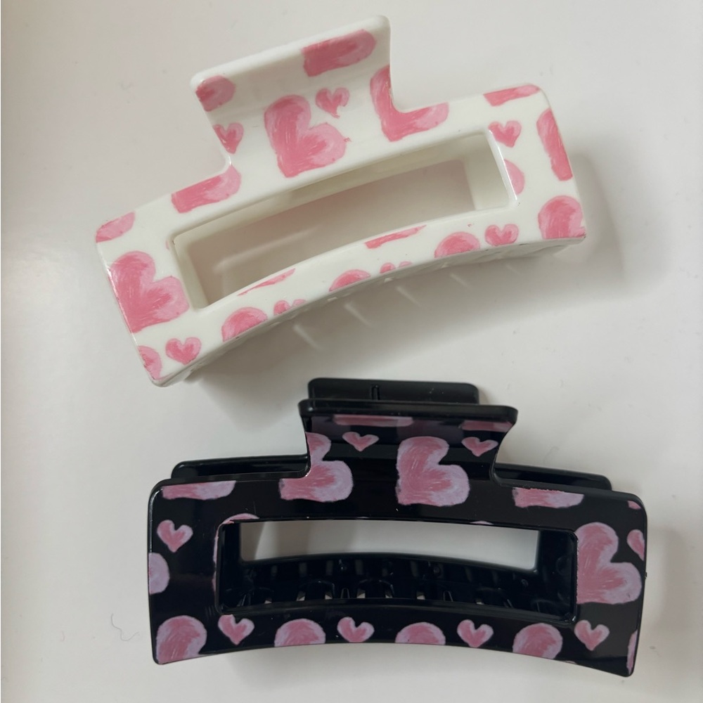 Heart Print Hair Clips Set of 3đź©· - Picture 2 of 3